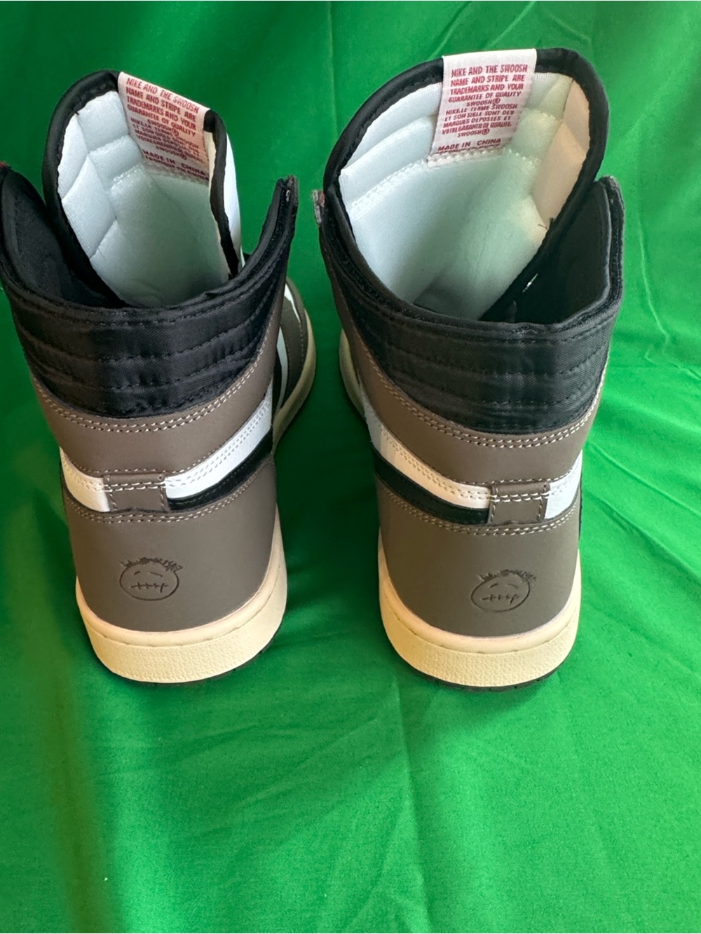 New! Travis Scott x Air Jordan 1 Retro High OG 'Mocha', a highly sought collab! - Picture 7 of 9